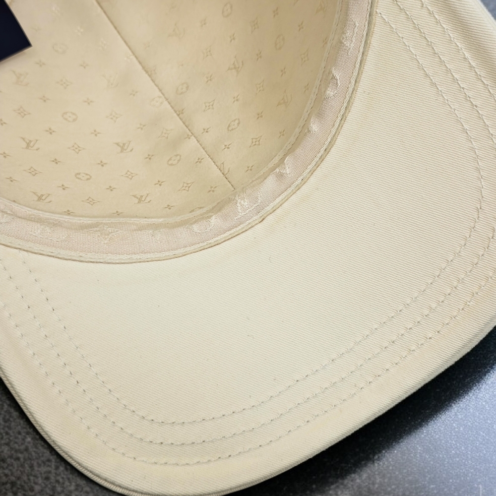 ✨️Authentic Louis Vuitton Signature Cap with Pink Lv Logo - Picture 12 of 16